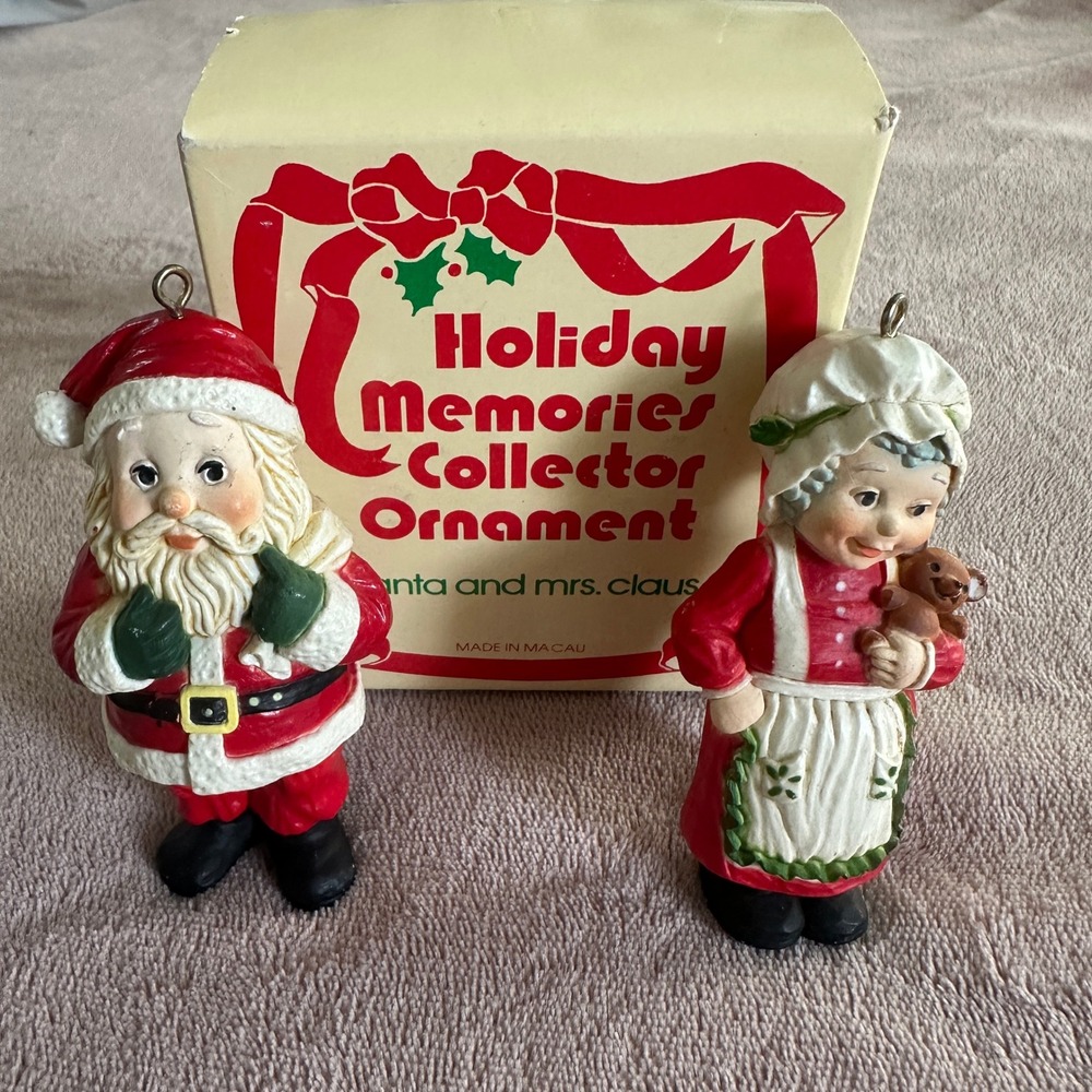 Holiday Memories Collector Ornament‎ Santa and Mrs. Claus with Box Made in Macau